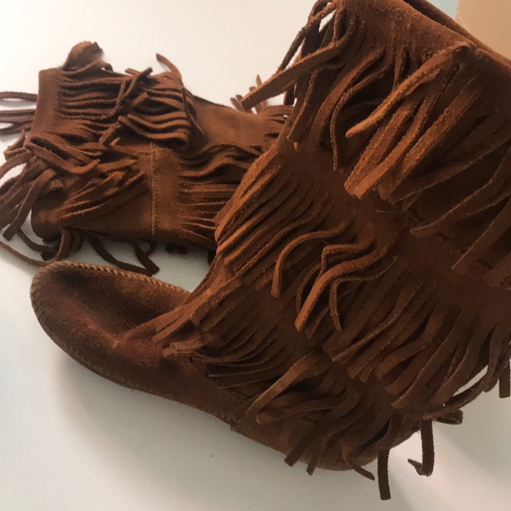 Minnetonka Suayed Boots